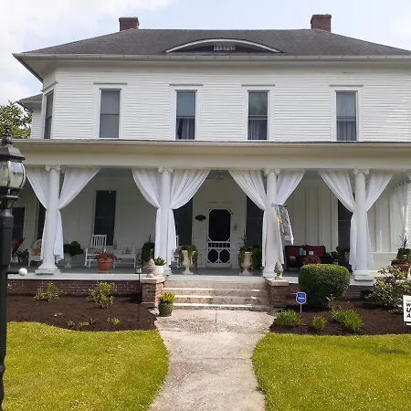 Cozy Turret Room At Nottingham Place In Wise With Plush Queen Bed, Private Detached Full Bath